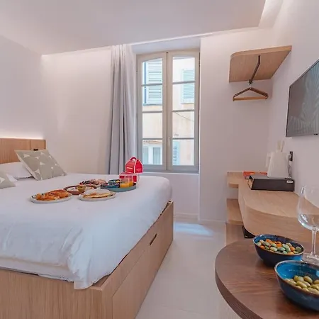The Bell Tower L In Old Village L Shellter Appartement